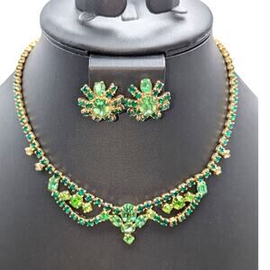Vintage Light Green Dark Green Gold Tone 15.5" Necklace & Clip On Earring Set